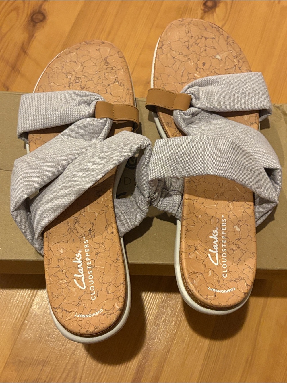 Clarks Cloudsteppers Gray Fabric Knot Slide Sandals